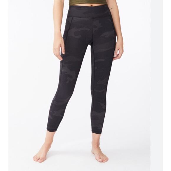 Aeropostale Camo Leggings w Pockets Womens Large - Picture 4 of 4